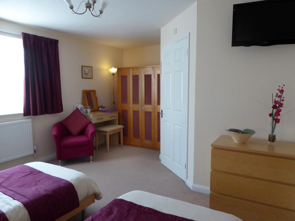 Twin Room with Private Bathroom